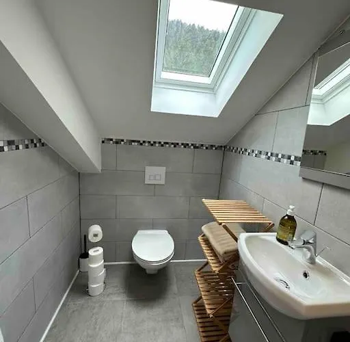 Maison Chaleureuse Avec Cheminée Bord De Rivière