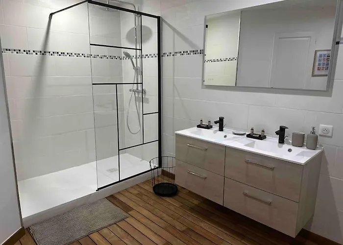 Maison Chaleureuse Avec Cheminée Bord De Rivière *