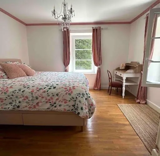 Hébergement de vacances Maison Chaleureuse Avec Cheminée Bord De Rivière *