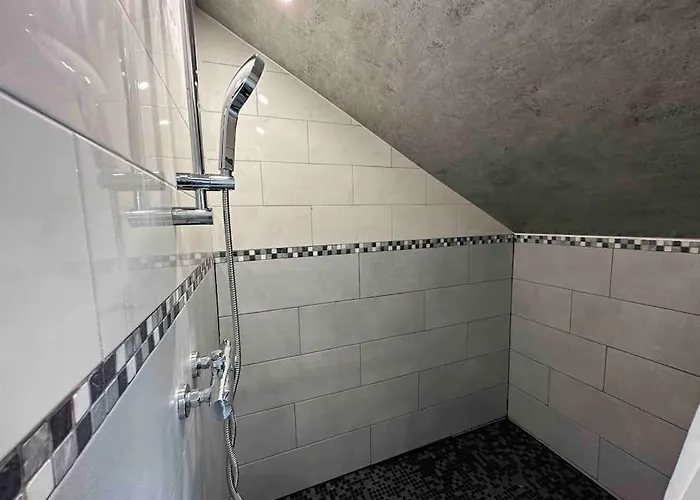 Maison Chaleureuse Avec Cheminée Bord De Rivière *