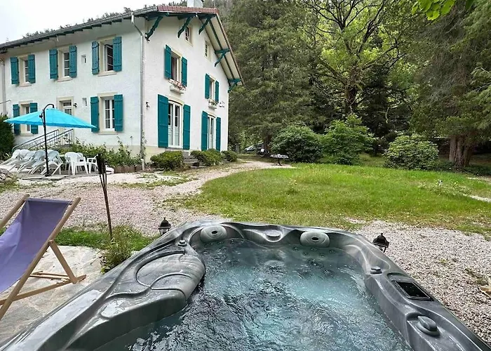 Maison Chaleureuse Avec Cheminée Bord De Rivière *